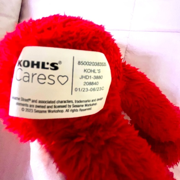 Adorable stuffed Elmo - Picture 2 of 4